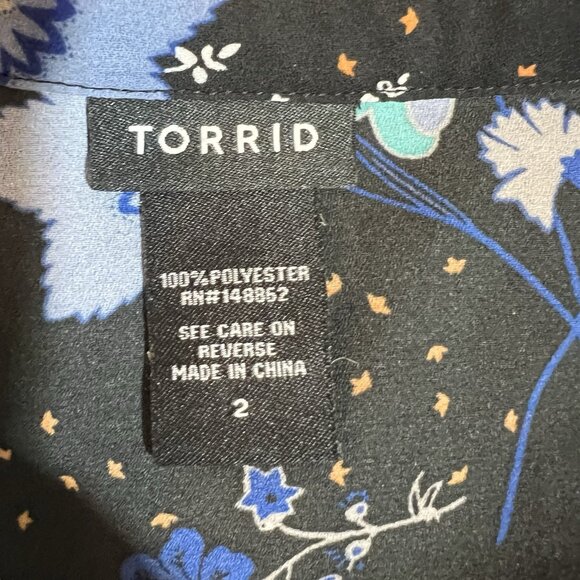 Torrid 2 Blouse Women's Floral Short Sleeve V-Neck Plus Size 2X Black Blue - Picture 3 of 7